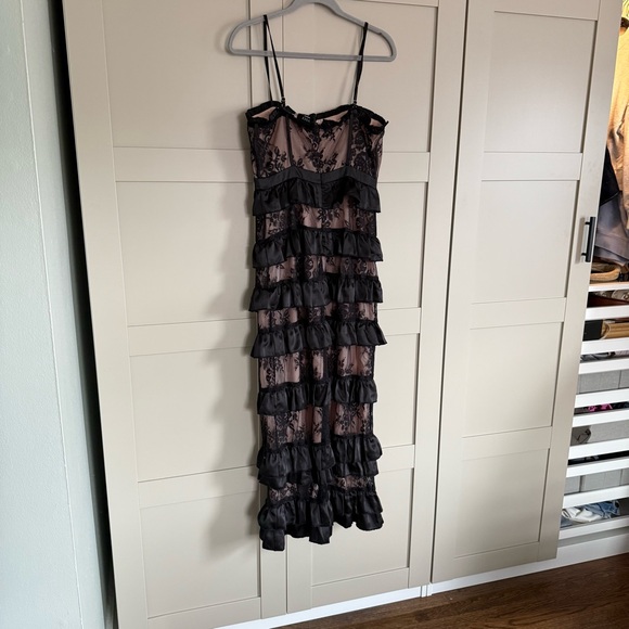 Vici Black and Nude Lace Tiered Midi Dress - Picture 5 of 8